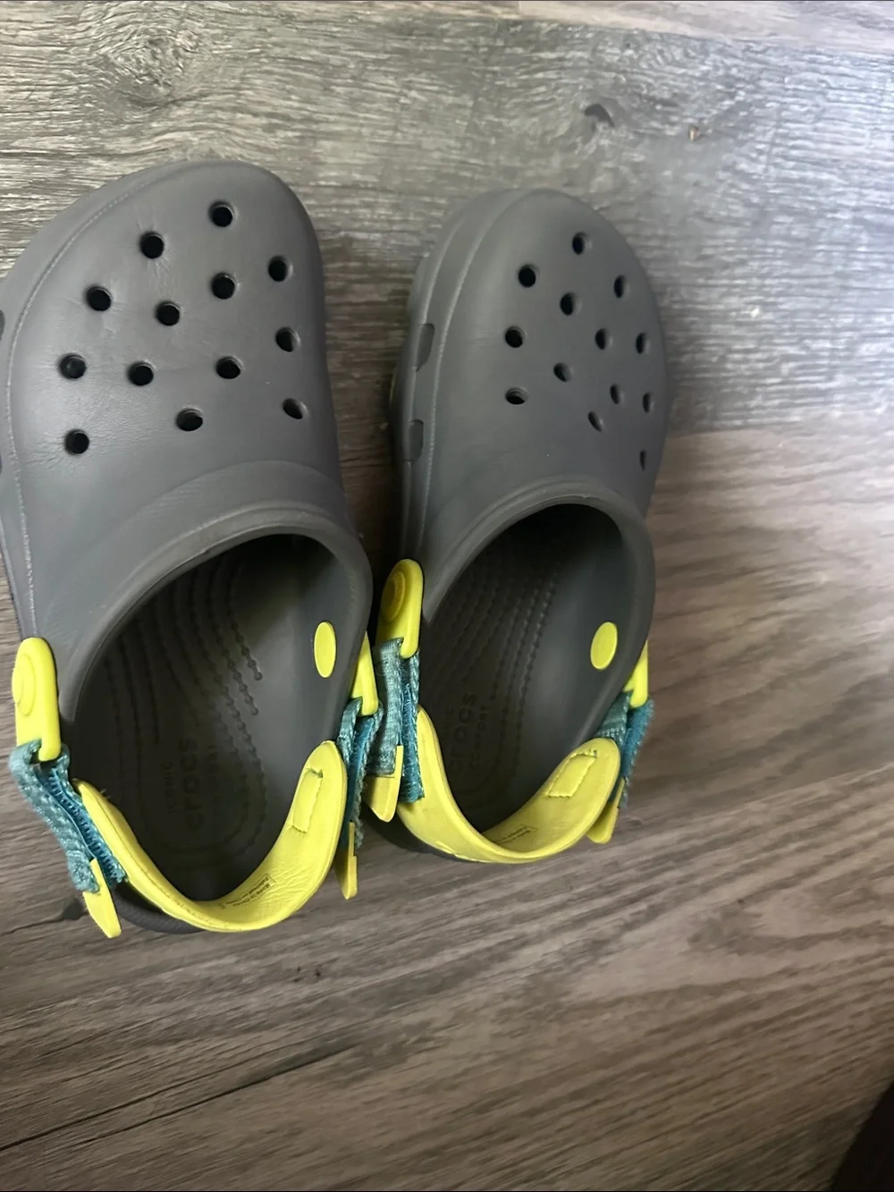 CROCS all terrain Clogs in Gray with Yellow Heel Strap kids size J1